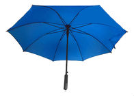 青い自動は近い傘、固体棒の傘のエヴァのまっすぐなハンドルを開けます サプライヤー
